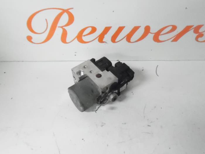Begagnade ABS-pump Opel Meriva (A) 1.6 16V Pris € 100,00 Marginaltabell erbjuds av Autorecycling Reuvers B.V.