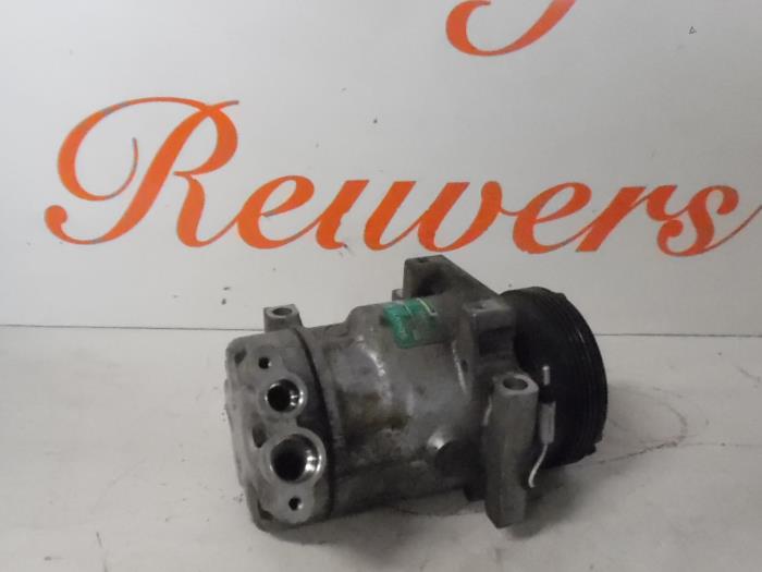 Air conditioning pump from a Renault Twingo (C06) 1.2 1997