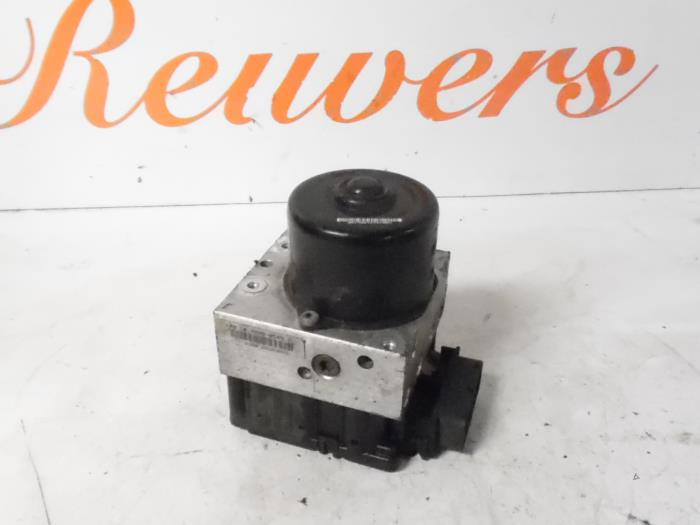 Used ABS pump Renault Twingo (C06) 1.2 Price € 40,00 Margin scheme offered by Autorecycling Reuvers B.V.