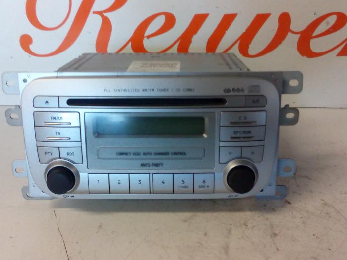 Begagnade CD-spelare Suzuki Liana (ERC/ERD/RH4) 1.6 MPi 16V Pris € 50,00 Marginaltabell erbjuds av Autorecycling Reuvers B.V.