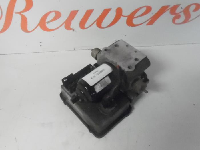 Usagé Bloc ABS Opel Vectra B Caravan (31) 1.6 16V Prix € 75,00 Règlement à la marge proposé par Autorecycling Reuvers B.V.