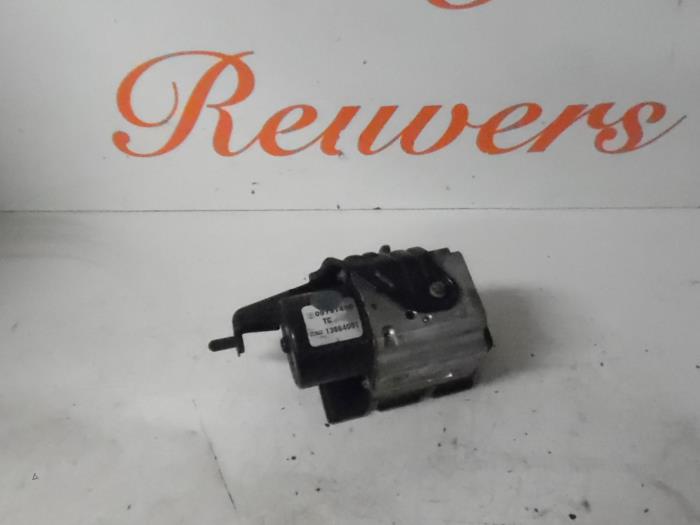 Begagnade ABS-pump Opel Vectra C GTS 1.8 16V Pris € 75,00 Marginaltabell erbjuds av Autorecycling Reuvers B.V.
