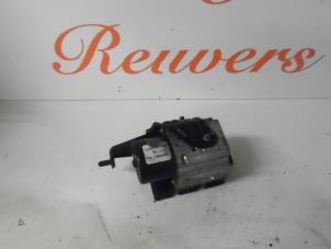 Used ABS pump Opel Vectra C GTS 1.8 16V Price € 75,00 Margin scheme offered by Autorecycling Reuvers B.V.