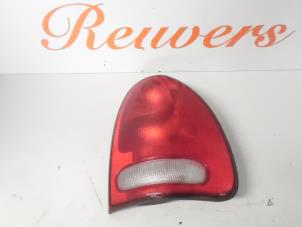 Gebrauchte Rücklicht rechts Chrysler Voyager/Grand Voyager 2.4i 16V Preis € 40,00 Margenregelung angeboten von Autorecycling Reuvers B.V.