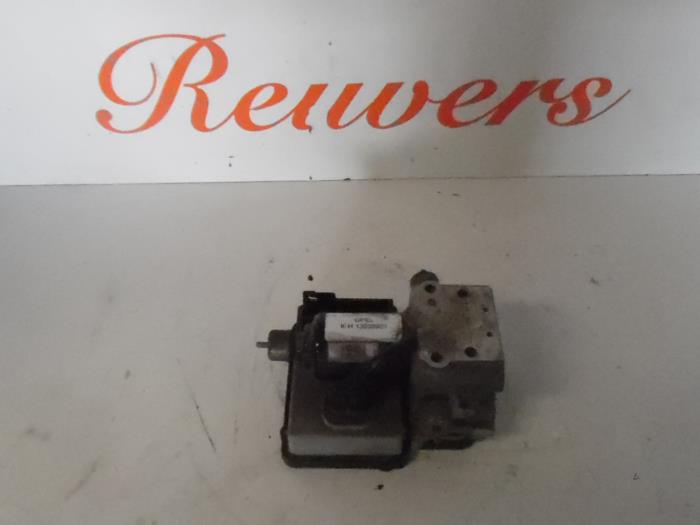 Usagé Bloc ABS Opel Vectra B (38) 1.6 16V Ecotec Prix € 75,00 Règlement à la marge proposé par Autorecycling Reuvers B.V.