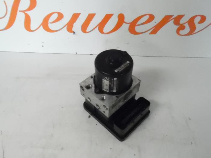 Gebrauchte ABS Pumpe Volkswagen New Beetle (9C1/9G1) 1.9 TDI 90 Preis € 100,00 Margenregelung angeboten von Autorecycling Reuvers B.V.