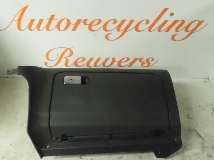 Begagnade Handskfack Volkswagen Golf V (1K1) 1.4 16V Pris € 35,00 Marginaltabell erbjuds av Autorecycling Reuvers B.V.