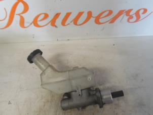 Used Master cylinder Renault Clio II (BB/CB) 1.2 16V Price € 25,00 Margin scheme offered by Autorecycling Reuvers B.V.
