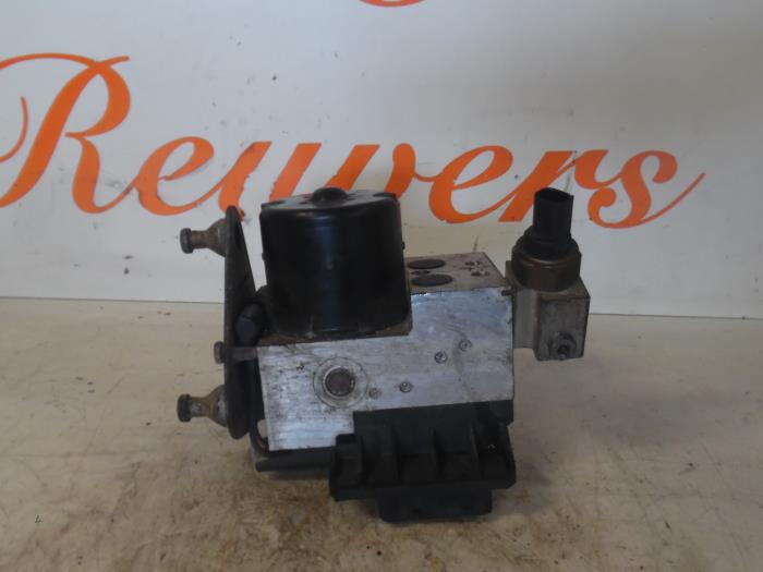 Usagé Pompe ABS Mercedes A (W168) 1.4 A-140 Prix € 75,00 Règlement à la marge proposé par Autorecycling Reuvers B.V.