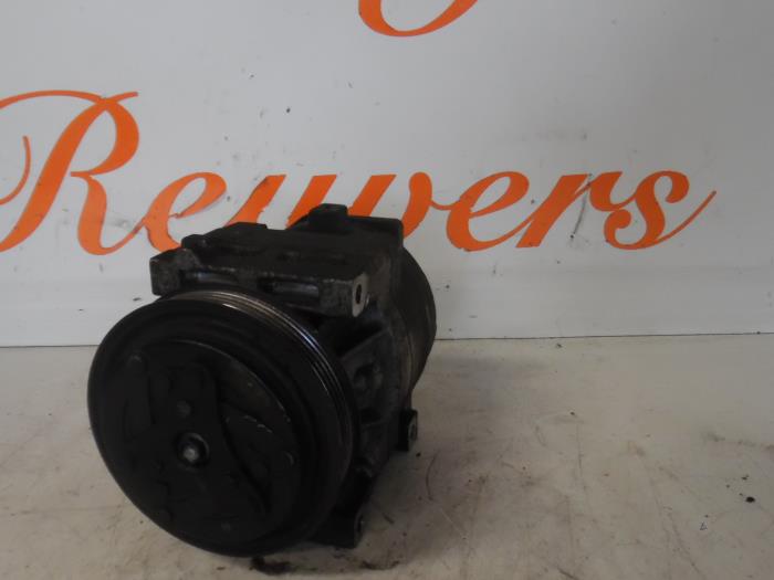 Air conditioning pump from a Fiat Punto II (188) 1.2 60 S 3-Drs. 2002