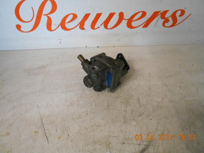 Begagnade Servostyrningspump Audi 100 Avant (C4) 2.3E 5E Pris € 50,00 Marginaltabell erbjuds av Autorecycling Reuvers B.V.