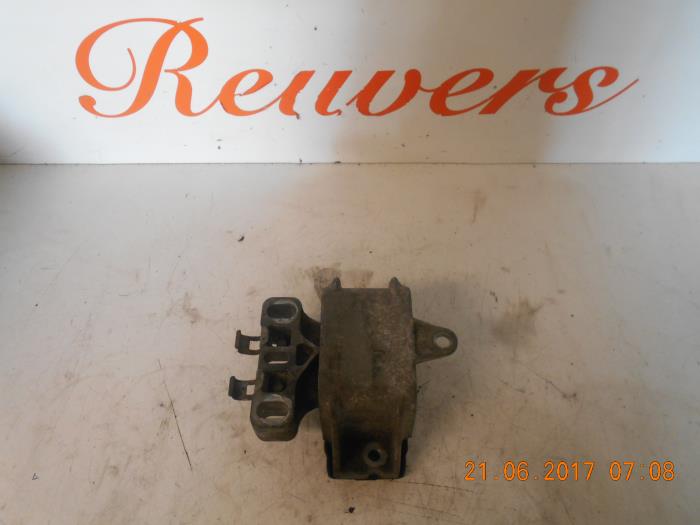 Used Engine mount Volkswagen Golf IV (1J1) 1.9 TDI 110 Price € 25,00 Margin scheme offered by Autorecycling Reuvers B.V.