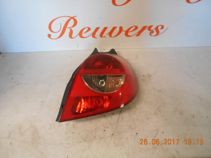 Taillight, right from a Renault Clio III (BR/CR) 1.5 dCi 70 2006