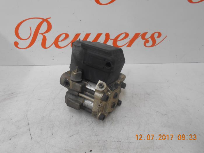 Begagnade ABS-pump Volkswagen Transporter/Caravelle T4 1.9 TD Caravelle Pris € 125,00 Marginaltabell erbjuds av Autorecycling Reuvers B.V.