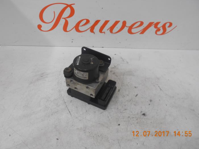 Gebrauchte ABS Pumpe Ssang Yong Rexton 2.9 TD RJ 290 Preis € 150,00 Margenregelung angeboten von Autorecycling Reuvers B.V.