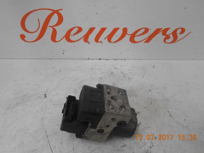 Usagé Bloc ABS Audi A4 Avant Quattro (B5) 1.8 20V Prix € 75,00 Règlement à la marge proposé par Autorecycling Reuvers B.V.