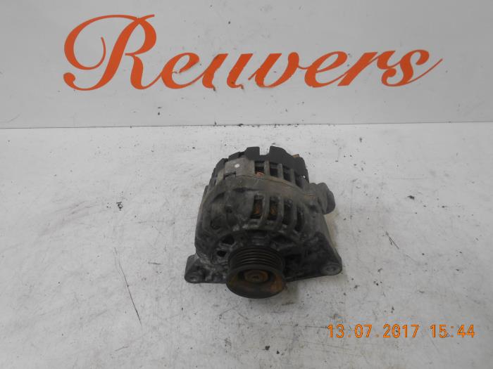 Usagé Alternateur Audi A4 Avant (B6) 1.9 TDI PDE 130 Prix € 35,00 Règlement à la marge proposé par Autorecycling Reuvers B.V.