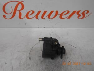 Usagé Pompe de direction Renault Laguna I (B56) 1.6 16V Prix € 40,00 Règlement à la marge proposé par Autorecycling Reuvers B.V.