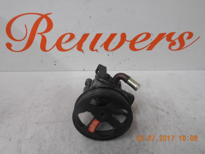 Usagé Pompe de direction Toyota Avensis (T22) 1.6 16V VVT-i Prix € 125,00 Règlement à la marge proposé par Autorecycling Reuvers B.V.