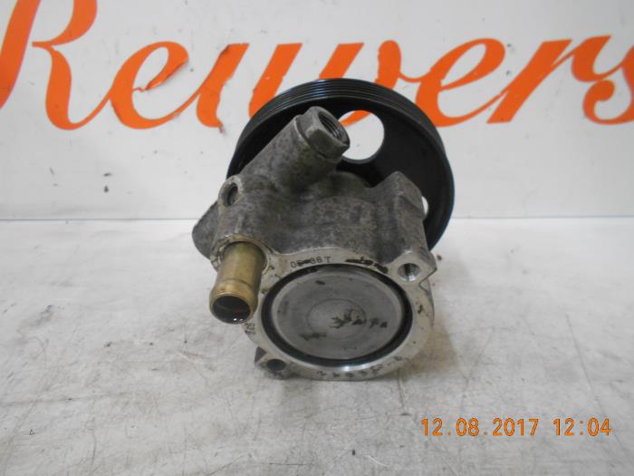 Pompe de direction d'un Renault Laguna II (BG) 1.8 16V 2002
