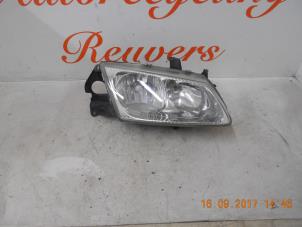Used Headlight, right Nissan Almera (N16) 1.5 16V Price € 50,00 Margin scheme offered by Autorecycling Reuvers B.V.