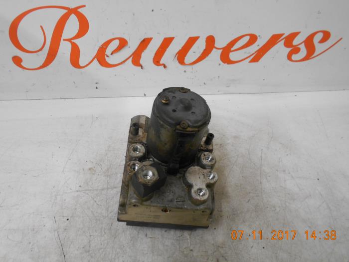 Gebrauchte ABS Pumpe Mercedes E (W210) 3.0 E-300D 24V Preis € 60,00 Margenregelung angeboten von Autorecycling Reuvers B.V.