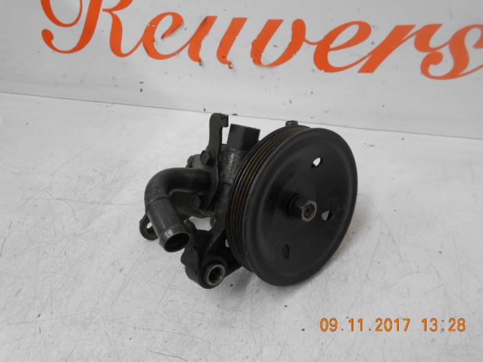Usagé Pompe de direction Mazda 626 (GE14/74/84) 1.8i LX,GLX 16V Prix € 50,00 Règlement à la marge proposé par Autorecycling Reuvers B.V.