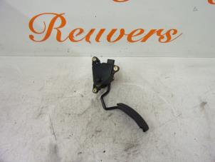 Used Accelerator pedal Renault Clio III (BR/CR) 1.5 dCi 70 Price € 40,00 Margin scheme offered by Autorecycling Reuvers B.V.
