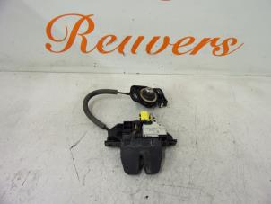 Used Tailgate lock mechanism Opel Vectra C GTS 2.2 16V Price € 40,00 Margin scheme offered by Autorecycling Reuvers B.V.