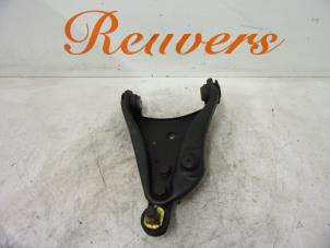 Usagé Bras de suspension avant gauche Renault Twingo II (CN) 1.2 16V Prix € 25,00 Règlement à la marge proposé par Autorecycling Reuvers B.V.