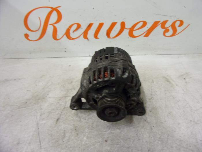Gebrauchte Dynamo Audi A4 (B5) 1.6 Preis € 35,00 Margenregelung angeboten von Autorecycling Reuvers B.V.