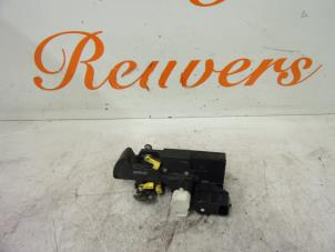Used Door lock mechanism 2-door, right Opel Frontera (6B) 2.2i 16V Price € 60,00 Margin scheme offered by Autorecycling Reuvers B.V.