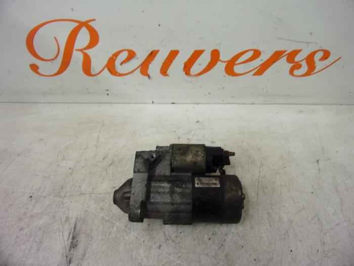 Starter from a Renault Clio II Societe (SB) 1.5 dCi 65 2004