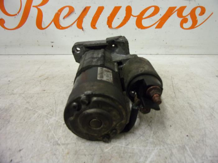 Starter from a Renault Clio II Societe (SB) 1.5 dCi 65 2004