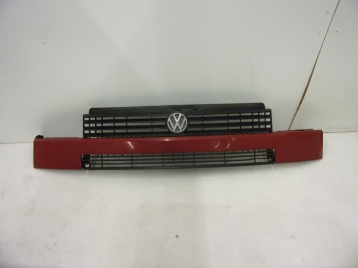 Używane Grill Volkswagen Transporter/Caravelle T4 1.9 D,Caravelle Cena € 30,00 Procedura marży oferowane przez Autorecycling Reuvers B.V.