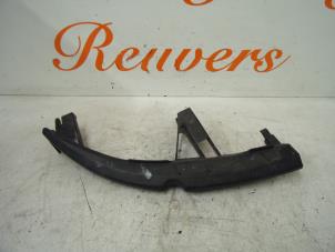 Used Headlight frame, right Renault Scénic II (JM) 1.6 16V Price € 20,00 Margin scheme offered by Autorecycling Reuvers B.V.