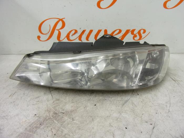 Gebrauchte Scheinwerfer links Peugeot 406 Break (8E/F) 1.8 16V Preis € 40,00 Margenregelung angeboten von Autorecycling Reuvers B.V.