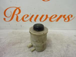 Used Power steering fluid reservoir Dacia Sandero I (BS) 1.2 16V Price € 15,00 Margin scheme offered by Autorecycling Reuvers B.V.
