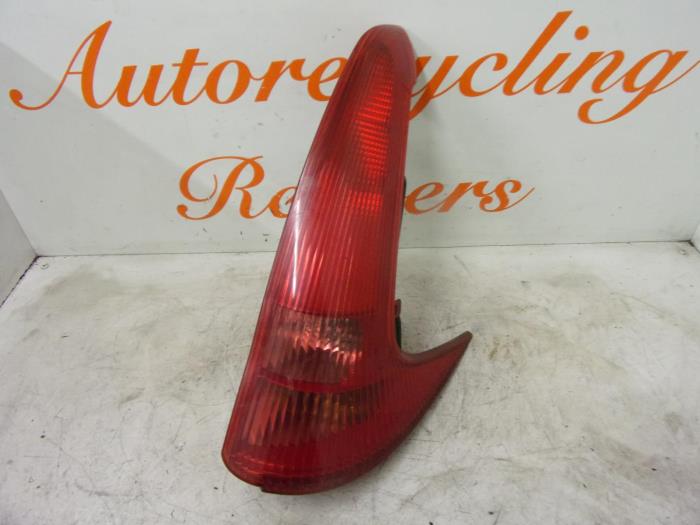 Taillight, right from a Peugeot 206 SW (2E/K) 1.4 2002
