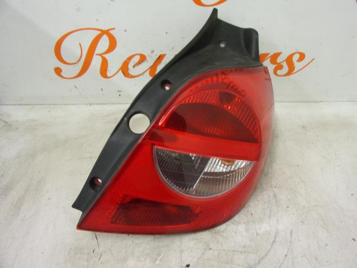 Taillight, right from a Renault Clio III (BR/CR) 1.2 16V TCe 100 2008