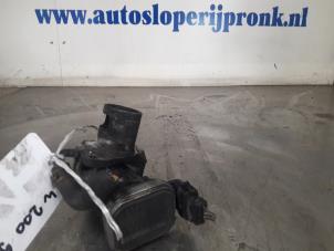 Usados Válvula EGR Opel Zafira (F75) 2.0 DTI 16V Precio € 75,00 Norma de margen ofrecido por Autosloopbedrijf Jan Pronk B.V.