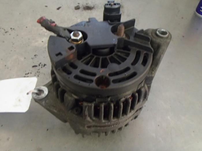 Gebrauchte Dynamo Fiat Ducato (243/244/245/247) 2.3 JTD 16V 15 Preis € 40,00 Margenregelung angeboten von Autosloopbedrijf Jan Pronk B.V.