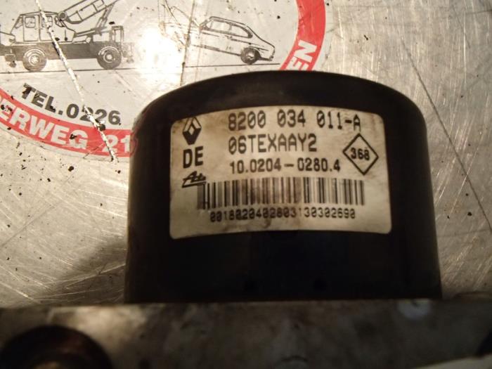 Begagnade Dynamo Renault Twingo (C06) 1.2 SPi Phase I Pris € 40,00 Marginaltabell erbjuds av Autosloopbedrijf Jan Pronk B.V.