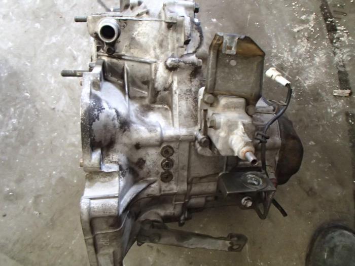 Usagé Boîte de vitesse Suzuki Alto (SH410) 1.0 16V Prix € 175,00 Règlement à la marge proposé par Autosloopbedrijf Jan Pronk B.V.
