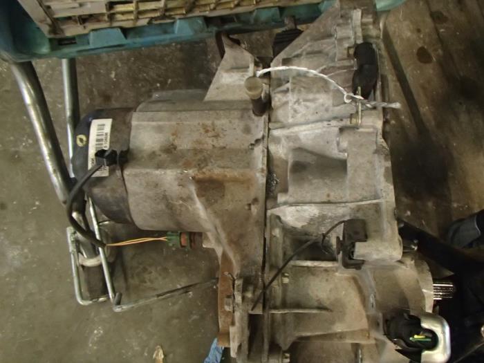 Used Gearbox Renault Twingo (C06) 1.2 16V Price € 200,00 Margin scheme offered by Autosloopbedrijf Jan Pronk B.V.