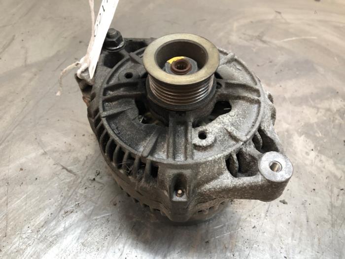 Dynamo van een Opel Vectra B (36) 1.8 16V Ecotec 1999