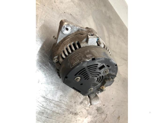 Dynamo van een Opel Vectra B (36) 1.8 16V Ecotec 1999