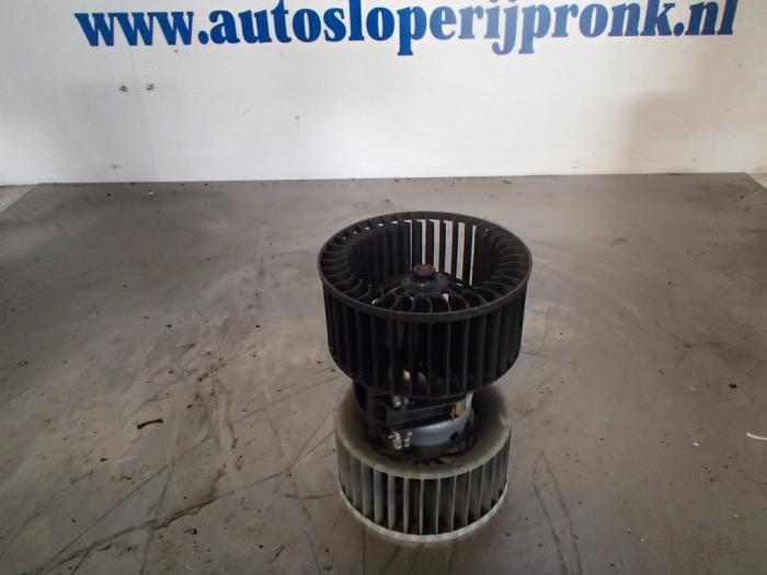Ventilateur chauffage d'un BMW 3 serie (E46/2) 323 Ci 24V 2000