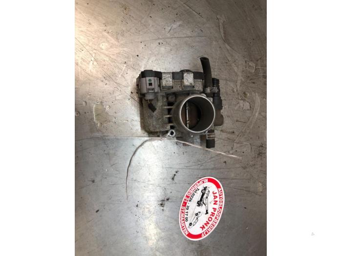 Usagé Boitier papillon Fiat Stilo (192A/B) 1.6 16V Prix € 40,00 Règlement à la marge proposé par Autosloopbedrijf Jan Pronk B.V.
