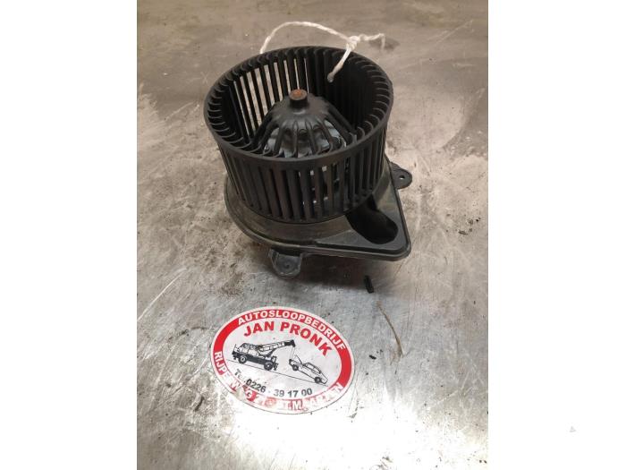 Heating and ventilation fan motor from a Renault Scénic I (JA) 2.0 16V 2000